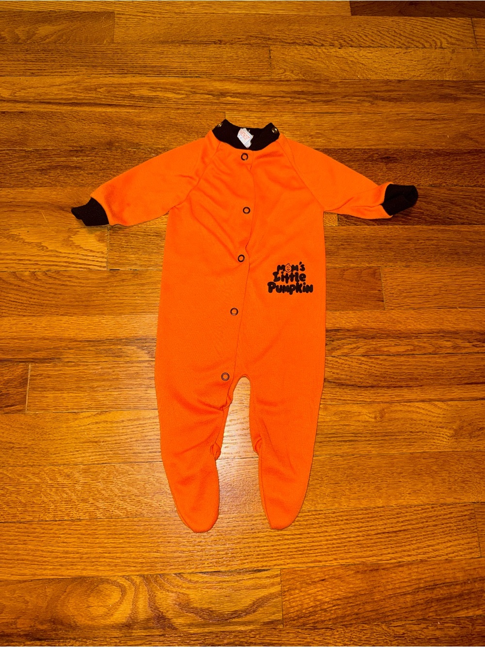 Vintage 80s Halloween Romper Bodysuit, Mom’s Little Pumpkin (Size Newborn Baby)